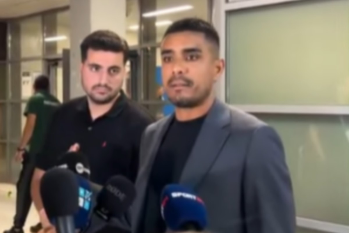 Λέο Μάτος: "Δεν μας έδωσαν πεντακάθαρο πέναλτι, εάν έχουν αλλάξει τους κανονισμούς να μας το πουν"                                          Λέο Μάτος: "Δεν μας έδωσαν πεντακάθαρο πέναλτι, εάν έχουν αλλάξει τους κανονισμούς να μας το πουν"