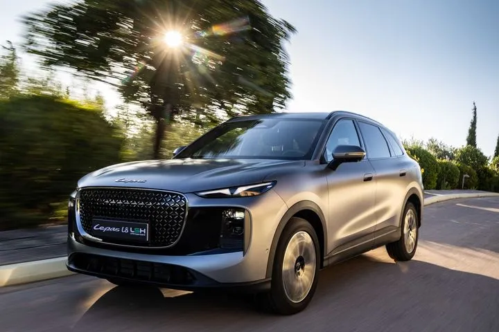 Tο νέο πολυτελές SUV Lepas L8 PHEV χρησιμοποιεί την κορυφαία τεχνολογία για την απόλυτη “Elegant Driving” εμπειρία