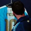 Ο Μέσι αποκάλυψε τη φανέλα που θα φορέσει στο τελευταίο του παιχνίδι με την Αργεντινή, μέσα από ένα υπέροχο VIDEO