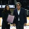 EuroCup: Τρομερή στιγμή στο Παλατάκι – Η ΚΑΕ ΠΑΟΚ τίμησε τη μνήμη του Σούλη Μαρκόπουλου, δίνοντας στην κόρη του το φύλλο αγώνα από τον τελικό του Κόρατς