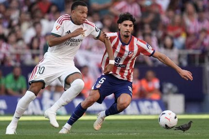Ο λόγος που ο Εμπαπέ έπαιξε με ολόλευκα παπούτσια στο ντέρμπι της Μαδρίτης: Γιατί κάλυψε το σήμα της εταιρείας
