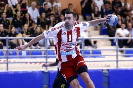 Τα highlights της επιβλητικής νίκης του Ολυμπιακού επί της ΑΕΚ στο Σούπερ Καπ χάντμπολ ανδρών
