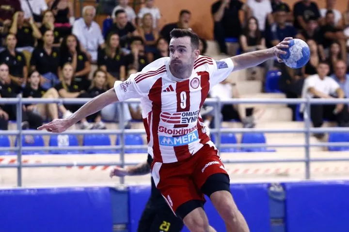 Τα highlights της επιβλητικής νίκης του Ολυμπιακού επί της ΑΕΚ στο Σούπερ Καπ χάντμπολ ανδρών