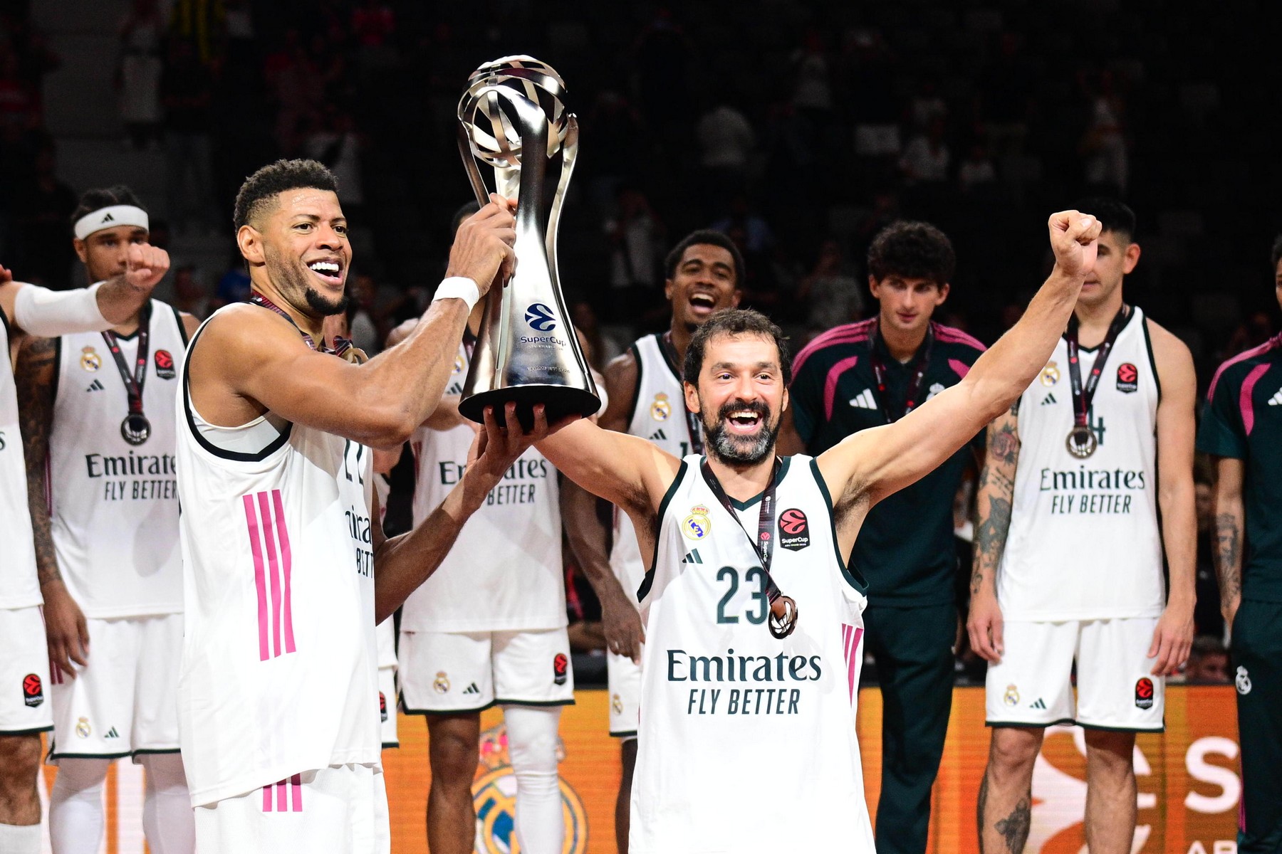 H απονομή του πρώτου EuroLeague Super Cup στη Ρεάλ Μαδρίτης                                          H απονομή του πρώτου EuroLeague Super Cup στη Ρεάλ Μαδρίτης