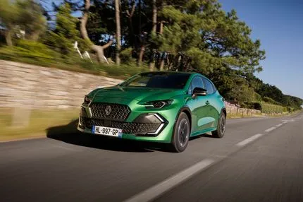 Η Renault έχει το "αντίδοτο" για την ακριβή βενζίνη- Διπλό καύσιμο με εργοστασιακή εγγύηση και τιμή από 22.700 ευρώ