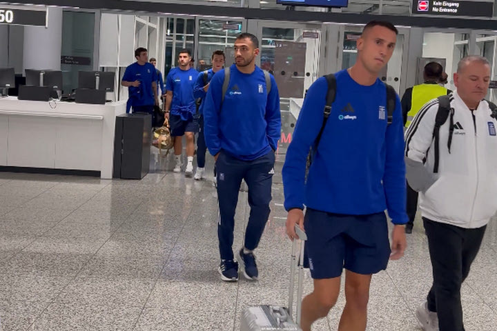 Εθνική Ελλάδας: Έφτασε στο Μόναχο η αποστολή για τον αγώνα με τη Γερμανία