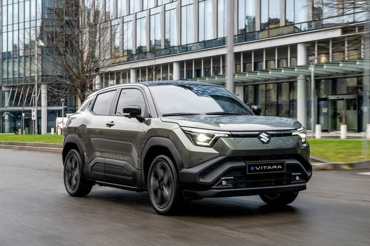 Με όλα της τα εμπορικά “όπλα” η Suzuki στην Auto Athina- Με τις δύο εκδόσεις του και το νέο ηλεκτρικό e Vitara