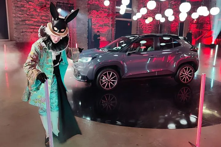Αποστολή στο Ταλίν για το νέο Toyota Yaris Cross: Η Αλίκη, ο Λευκός Λαγός και το SUV που ξέρει τον δρόμο για την κορυφή