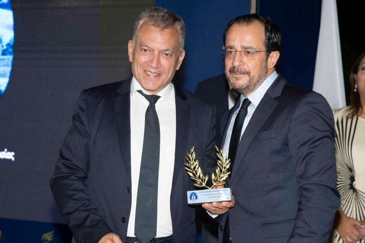 Στον Γιάννη Βρούτση το Αριστείο του Κυπριακού Οργανισμού Αθλητισμού, από τον πρόεδρο της Κυπριακής Δημοκρατίας, Νίκο Χριστοδουλίδη