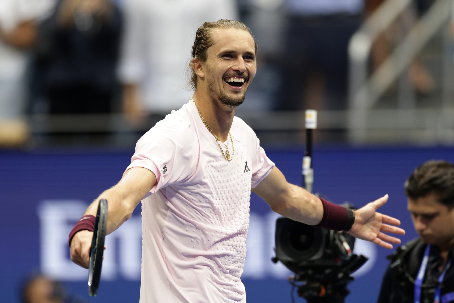 Απίθανη στιγμή με Ζβέρεφ στον τελικό του US Open - Δεν είχε καταλάβει ότι είχε κερδίσει                                          Απίθανη στιγμή με Ζβέρεφ στον τελικό του US Open - Δεν είχε καταλάβει ότι είχε κερδίσει