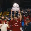 Η άλλη οπτική της κατάκτησης του Stoiximan Super Cup από τον Ολυμπιακό: Οι πανηγυρισμοί των Βεζένκοβ – Μπαρτζώκα και η απονομή του τροπαίου