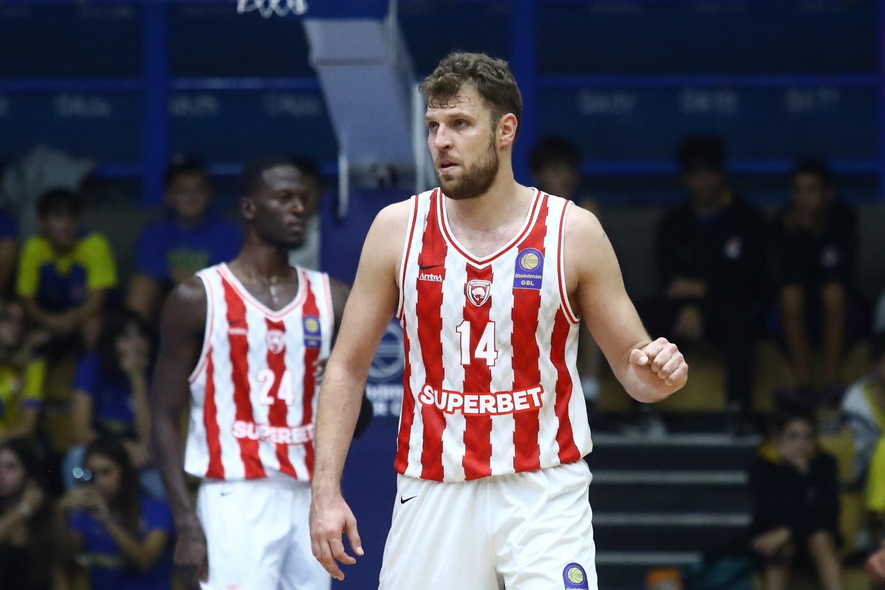 Επιβλητικός Βεζένκοβ: Έκανε double - double στον τελικό του Stoiximan Super Cup                                          Επιβλητικός Βεζένκοβ: Έκανε double - double στον τελικό του Stoiximan Super Cup