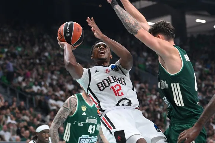 Το buzzer beater του Γουόκερ από το κέντρο στο Παναθηναϊκός – Μπουργκ