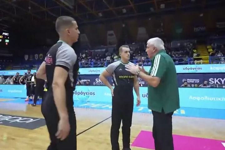 Τα είπε με τους διαιτητές στη λήξη του πρώτου μέρους ο Ζέλικο Ομπράντοβιτς