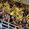 ΑΕΚ: Απίστευτες εικόνες στην Allwyn Arena με 30.000 κιτρινόμαυρες σημαίες σε όλο το γήπεδο