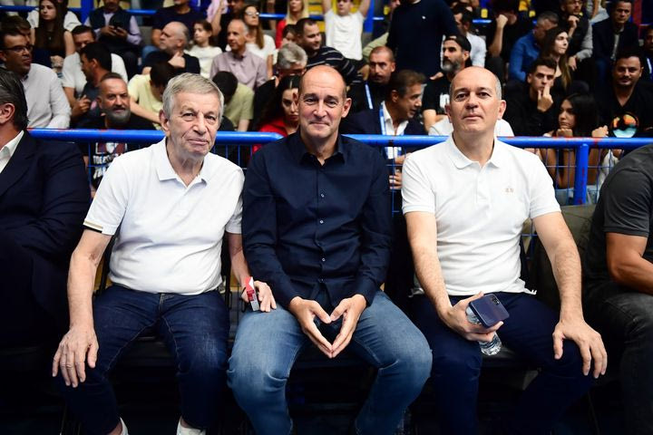 Ολυμπιακός: Οι πρόεδροι της ΚΑΕ, Παναγιώτης και Γιώργος Αγγελόπουλος, στο “Ανδρέας Παπανδρέου” για τον τελικό του Stoiximan Super Cup