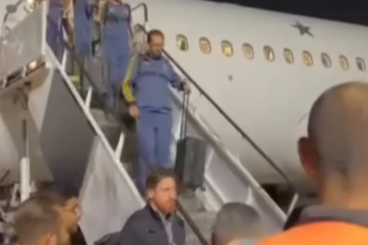 Με επιβατική πτήση η Άρσεναλ στη Νάπολη, 20 ώρες πριν την πρεμιέρα της στο Champions League                                          Με επιβατική πτήση η Άρσεναλ στη Νάπολη, 20 ώρες πριν την πρεμιέρα της στο Champions League
