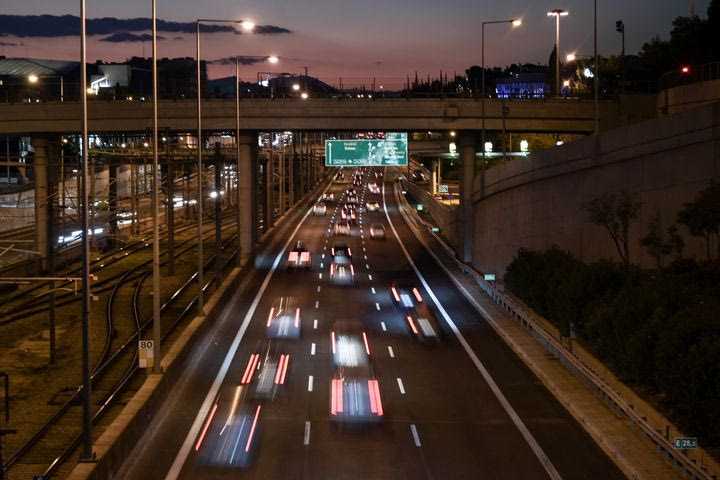 Η συνοδεία επιχειρηματία ενεπλάκη σε τροχαίο στην Αττική Οδό