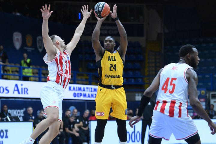 Η ΑΕΚ έκλεισε με 11-0 σερί το πρώτο ημίχρονο κόντρα στον Ολυμπιακό