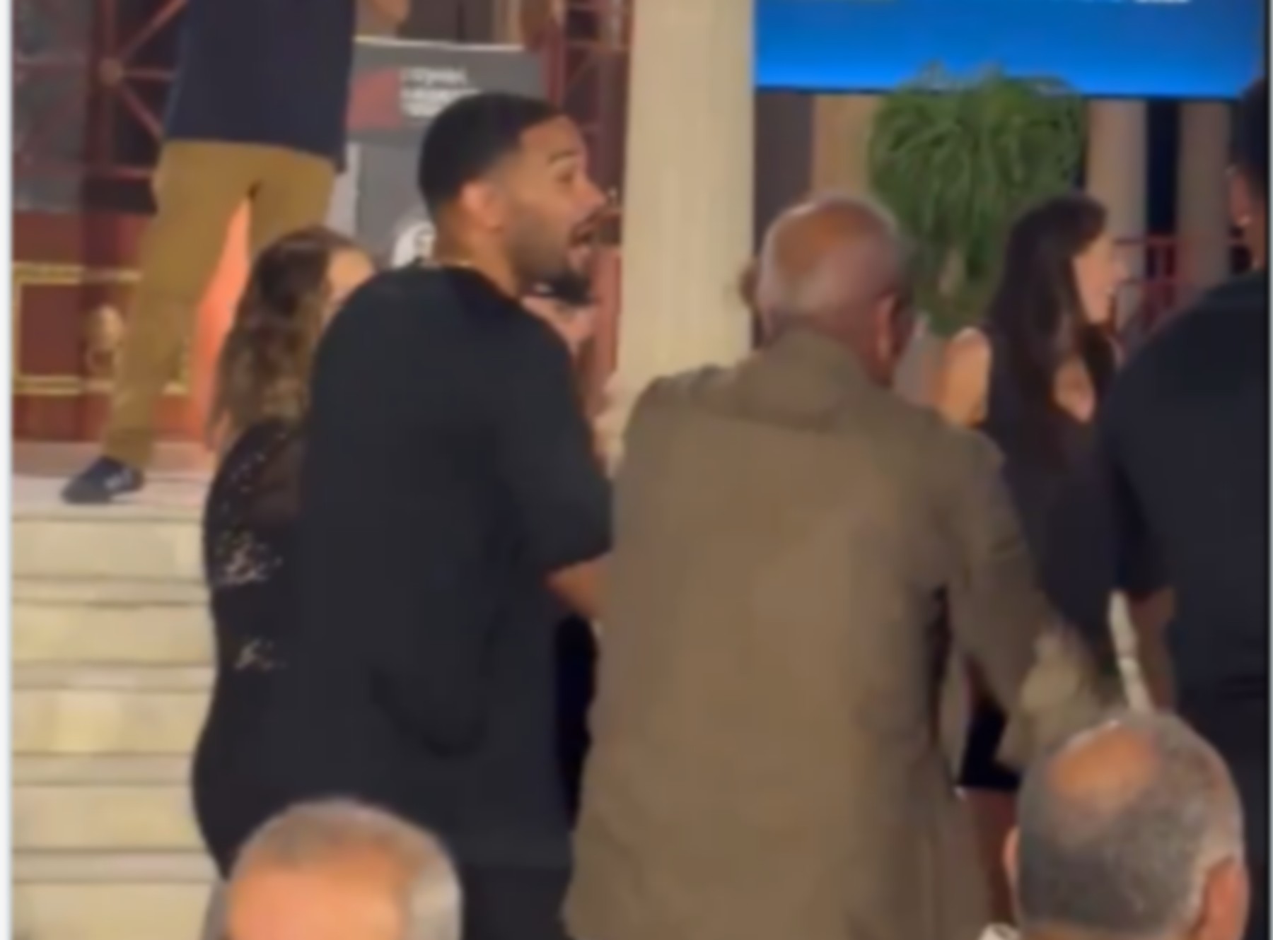 O Kόρι Τζόσεφ μπήκε στον χορό σε παραδοσιακό γλέντι της Κύπρου: Δείτε το VIDEO του SPORT24
