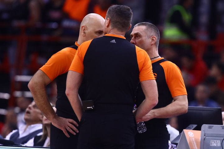 Οι αλλαγές της EuroLeague στους κανονισμούς: Τι ισχύει με το φάουλ στην κίνηση για σουτ και τις νέες κατηγορίες αντιαθλητικών φάουλ και τεχνικών ποινών