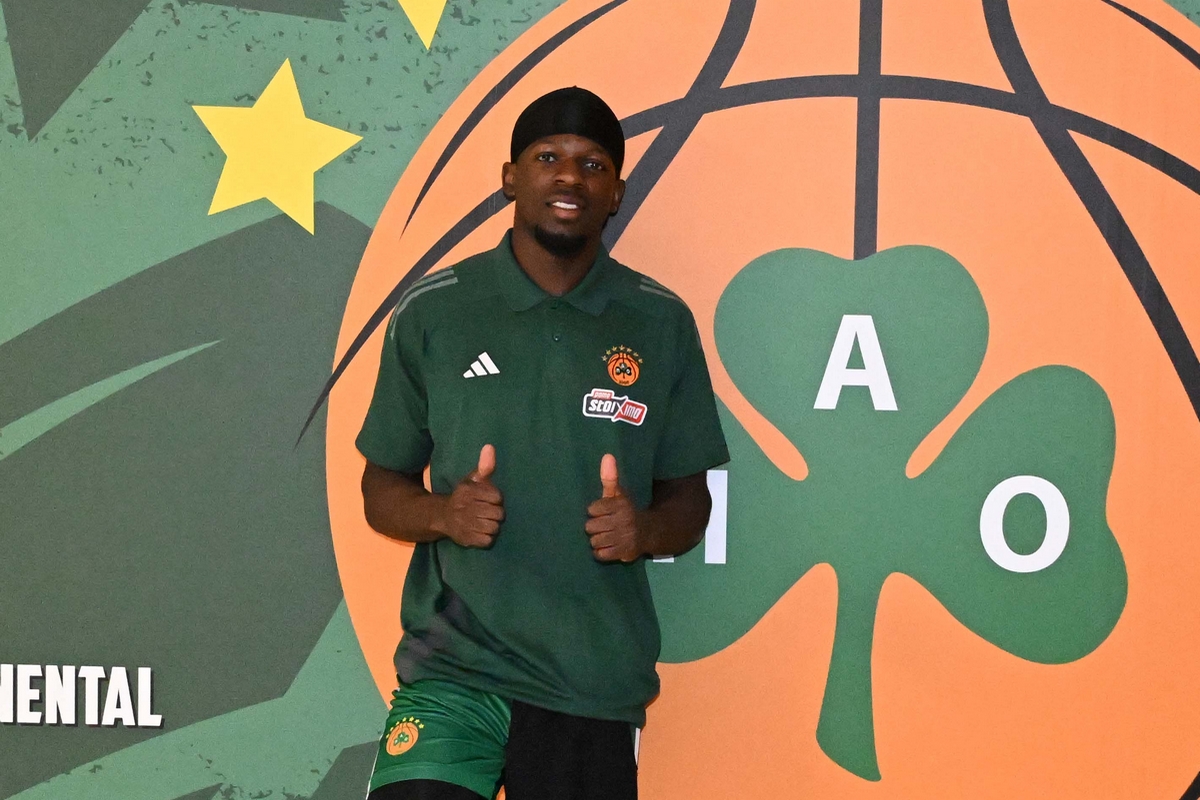 Ο Σιλβέν Φρανσίσκο είδε την τιμή του στο EuroLeague Fantasy και είπε: "Αυτό είναι κλοπή"                                          Ο Σιλβέν Φρανσίσκο είδε την τιμή του στο EuroLeague Fantasy και είπε: "Αυτό είναι κλοπή"