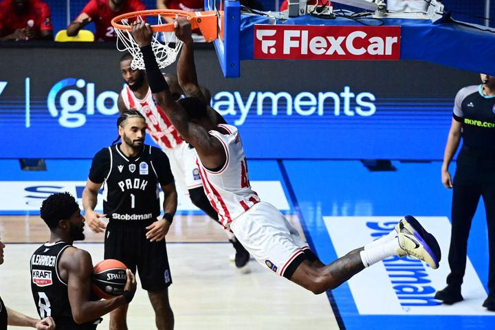 Ολυμπιακός, Stoiximan Super Cup: Τα απανωτά alley oop καρφώματα του Χολ στο ξεκίνημα του τελικού κόντρα στον ΠΑΟΚ