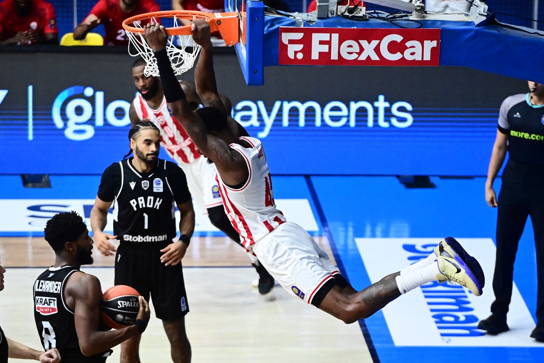 Τα απανωτά alley oop καρφώματα του Χολ στο ξεκίνημα του Ολυμπιακός - ΠΑΟΚ                                          Τα απανωτά alley oop καρφώματα του Χολ στο ξεκίνημα του Ολυμπιακός - ΠΑΟΚ