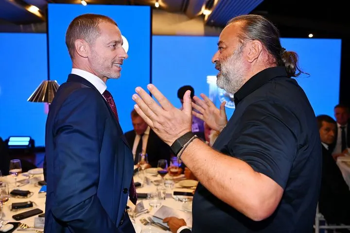 Τετ α τετ Ηλιόπουλου – Τσέφεριν στην εκδήλωση για τα 100 χρόνια της ΕΠΟ
