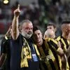 ΑΕΚ: Ο Ηλιόπουλος αγκάλιασε τον Γιόβιτς στο φινάλε του ματς με τον Βόλο και τον έδειξε στον κόσμο