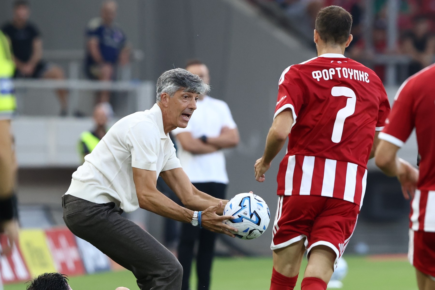 Τα πρώτα κλικς από το ντεμπούτο του Αλγκουαθίλ στον πάγκο του Ολυμπιακού                                          Τα πρώτα κλικς από το ντεμπούτο του Αλγκουαθίλ στον πάγκο του Ολυμπιακού