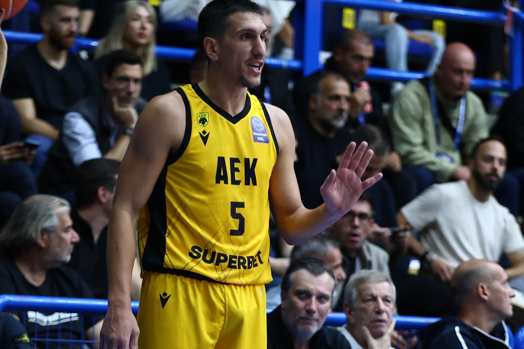 Αυτά έκανε ο Γιαννούλης Λαρεντζάκης με τη φανέλα της ΑΕΚ κόντρα στον Ολυμπιακό                                          Αυτά έκανε ο Γιαννούλης Λαρεντζάκης με τη φανέλα της ΑΕΚ κόντρα στον Ολυμπιακό