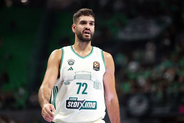 Διαδοχικά τρίποντα από τον Μαντζούκα στο δεύτερο δεκάλεπτο του τελικού “Παύλος Γιαννακόπουλος” Παναθηναϊκός – ΠΑΟΚ