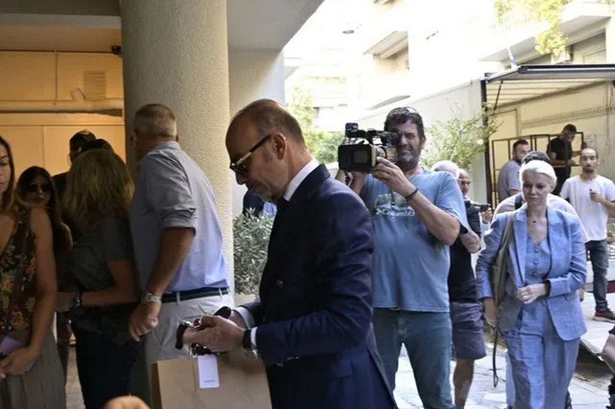 Μαζωνάκης: Στο μικροσκόπιο η ιδιωτική κλινική – Εισαγγελείς και ΙΣΑ στο σημείο                                          Μαζωνάκης: Στο μικροσκόπιο η ιδιωτική κλινική – Εισαγγελείς και ΙΣΑ στο σημείο