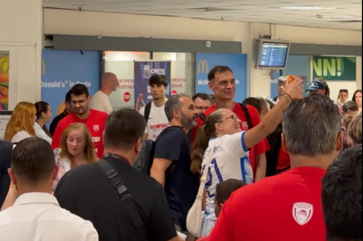 Ολυμπιακός και Ερυθρός Αστέρας έφτασαν στην Κρήτη: Αποθέωση για Μπαρτζώκα και φωτογραφίες με τον Τόμιτς                                          Ολυμπιακός και Ερυθρός Αστέρας έφτασαν στην Κρήτη: Αποθέωση για Μπαρτζώκα και φωτογραφίες με τον Τόμιτς
