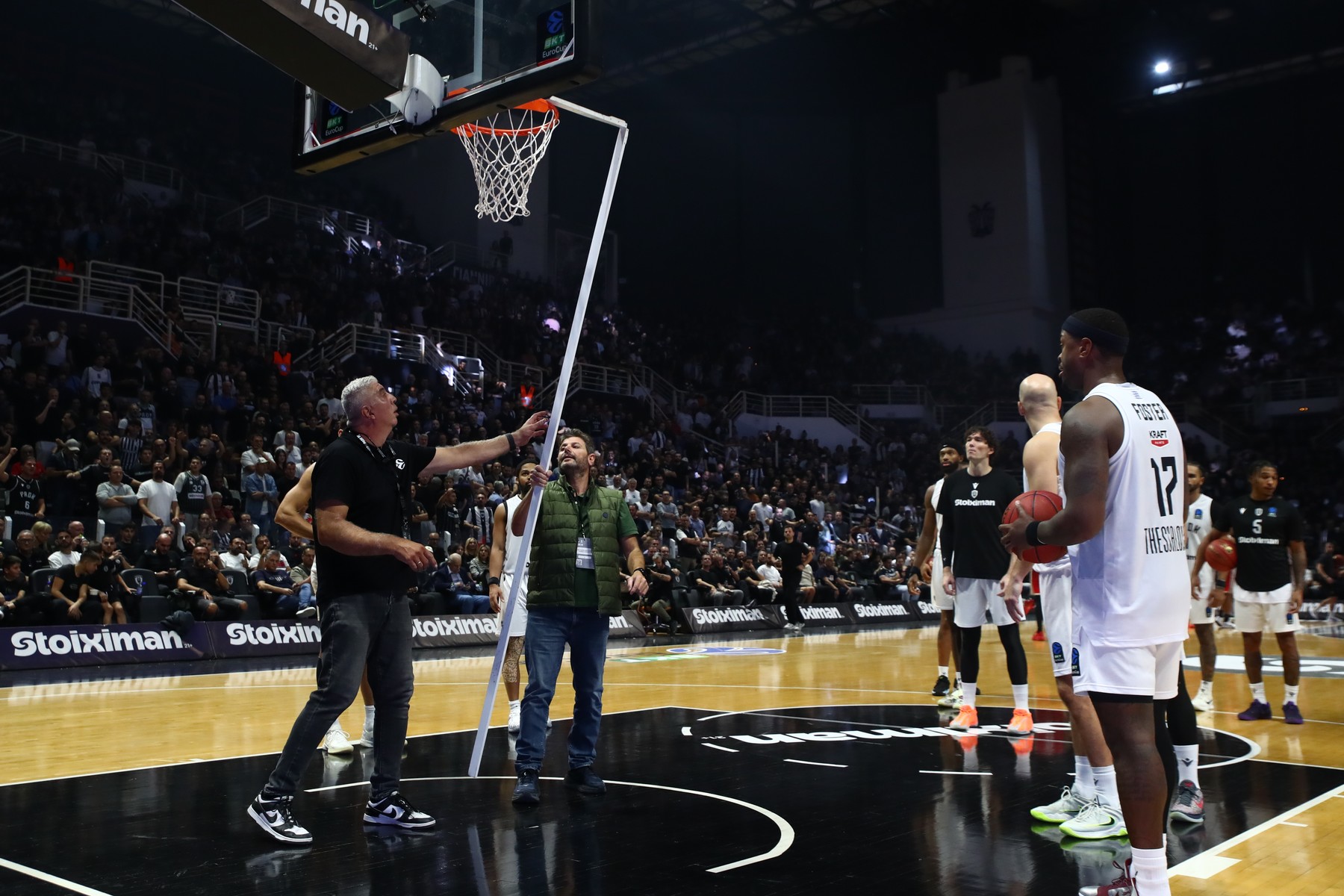 Λύθηκε το πρόβλημα με το ύψος της μπασκέτας στο ΠΑΟΚ - Μανρέσα                                          Λύθηκε το πρόβλημα με το ύψος της μπασκέτας στο ΠΑΟΚ - Μανρέσα
