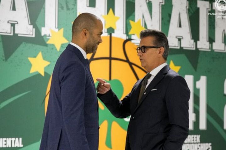 EuroLeague: Το τετ-α-τετ του Βασίλη Παρθενόπουλου με τον Τόνι Πάρκερ πριν από την έναρξη του παιχνιδιού του Παναθηναϊκού AKTOR με τη Βιλερμπάν