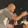 Ο Σπανούλης συμμετείχε σε παραδοσιακό χωρό της Κύπρου, βάζοντας ένα ποτήρι με κρασί στο κεφάλι χορευτή