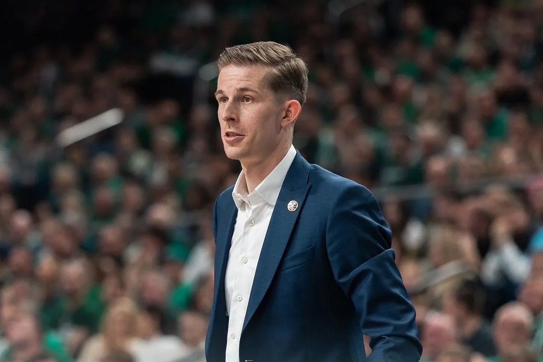 O νεότερος head coach στην ιστορία της EuroLeague γίνεται το δεξί χέρι του Ίσαλο στους Γκρίζλις                                          O νεότερος head coach στην ιστορία της EuroLeague γίνεται το δεξί χέρι του Ίσαλο στους Γκρίζλις