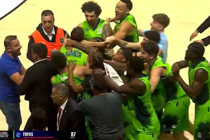 Τουρκία: Αδιανόητο buzzer beater του Σαϊμπίρ στη νίκη της Τόφας για το πρωτάθλημα