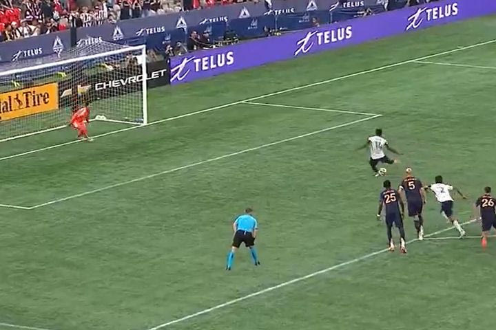 MLS: Παίκτης σκόραρε με πέναλτι χωρίς η μπάλα να βρει ούτε το δοκάρι, ούτε τα δίχτυα