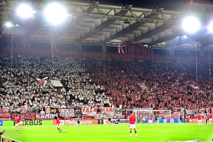 Ολυμπιακός, Europa League: Η εντυπωσιακή χορογραφία των φίλων της ομάδας πριν τη σέντρα του αγώνα απέναντι στη Γιαγκελόνια