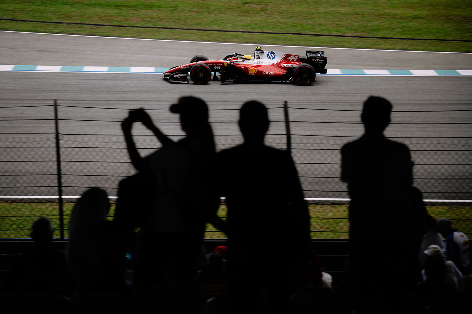 Formula 1: Πού θα δείτε το πρωί της Κυριακής (4/10) το GP του Μπαχρέιν, που διεξάγεται στη Μαλαισία                                          Formula 1: Πού θα δείτε το πρωί της Κυριακής (4/10) το GP του Μπαχρέιν, που διεξάγεται στη Μαλαισία