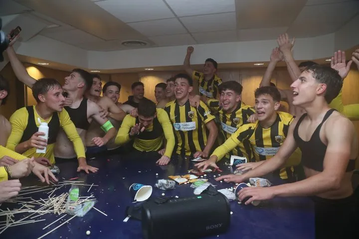 ΑΕΚ, Youth League: Τα κλικ από το πάρτι που έστησαν οι παίκτες της Ένωσης στα αποδυτήρια μετά το ιστορικό αποτέλεσμα στη Σίτι