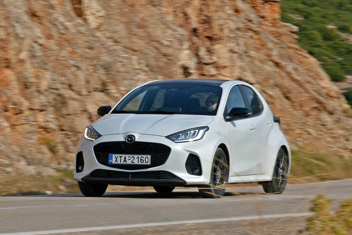 Οδηγούμε και πάλι το Mazda2 Hybrid με τους 116 ίππους που βάζει τη Mazda στο κάδρο με τις κορυφαίες υβριδικές προτάσεις