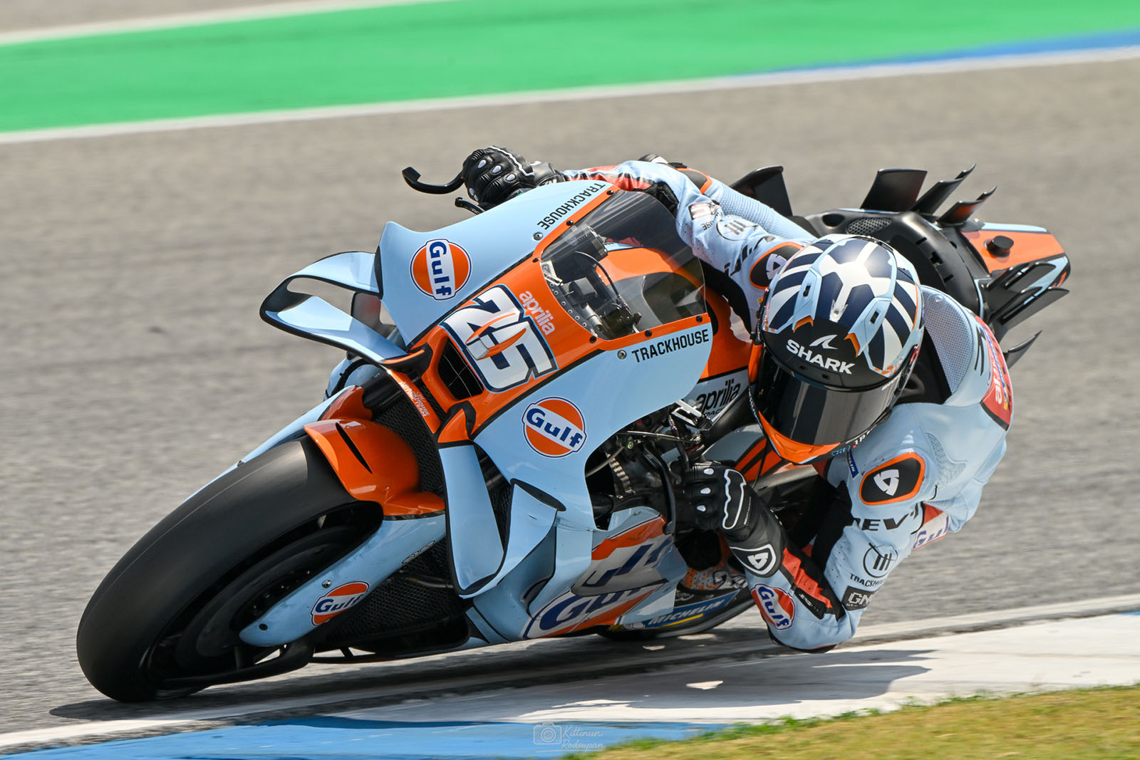 H Aprilia κυρίαρχη στο ξεκίνημα του MotoGP Ινδονησίας, ο Φερνάντεζ μπροστά από τους εργοστασιακούς                                          H Aprilia κυρίαρχη στο ξεκίνημα του MotoGP Ινδονησίας, ο Φερνάντεζ μπροστά από τους εργοστασιακούς