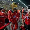 Ένταση μεταξύ Ferrari και Χάμιλτον στη Σιγκαπούρη: Ο Βρετανός αγνόησε τη στρατηγική της Scuderia