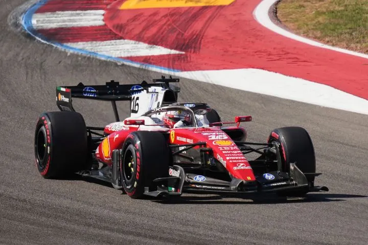 H Ferrari στην κορυφή στο FP1 του Τέξας, ο Λεκλέρ στα 84 χιλιοστά από τον Φερστάπεν