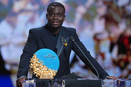 Στον Μπουκάγιο Σάκα απονεμήθηκε το βραβείο "Σόκρατες" για την ανθρωπιστική του δράση