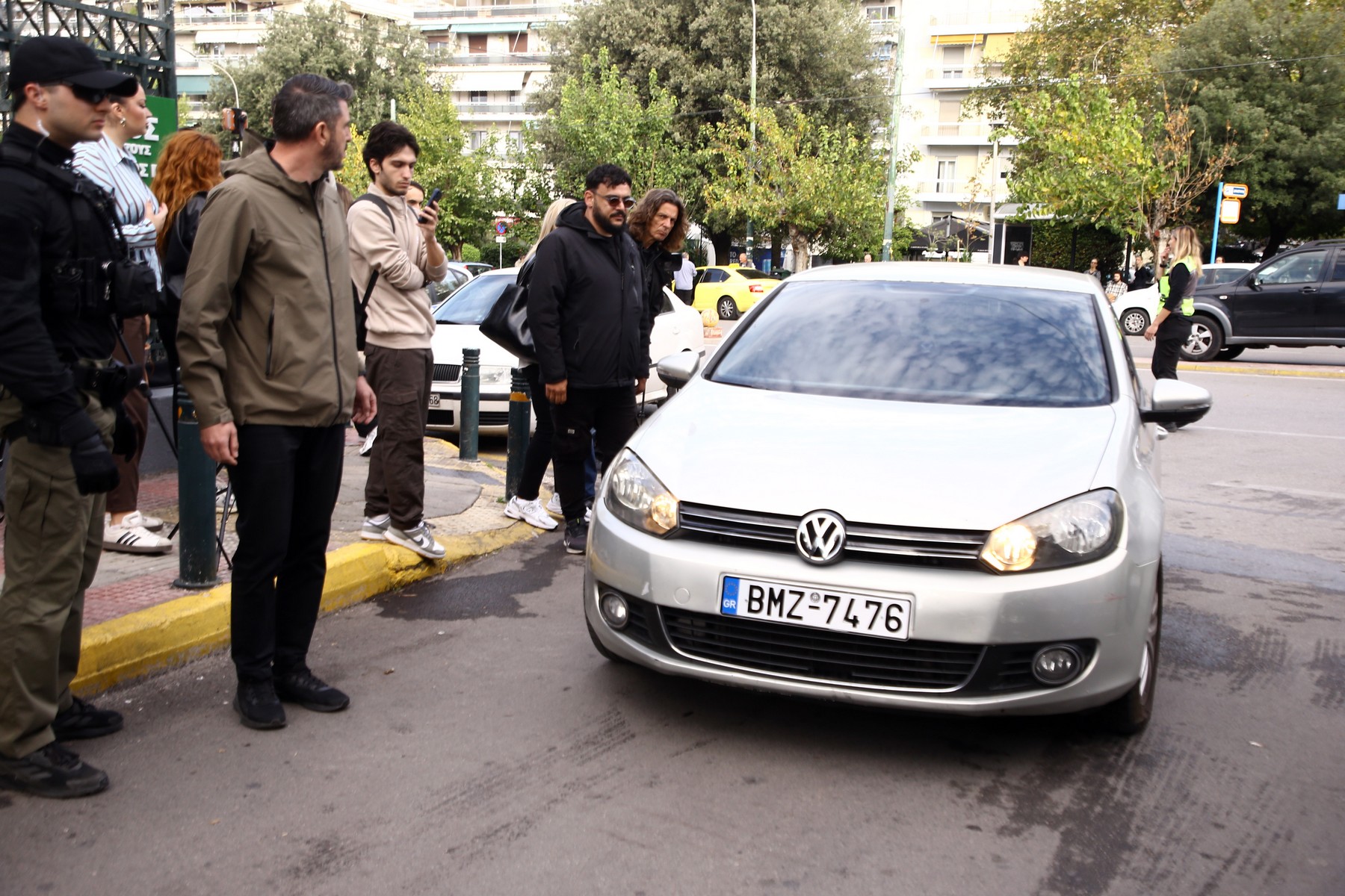 Το VIDEO με την άφιξη των έξι συλληφθέντων στην Ευελπίδων για το σκάνδαλο μπάσκετ                                          Το VIDEO με την άφιξη των έξι συλληφθέντων στην Ευελπίδων για το σκάνδαλο μπάσκετ